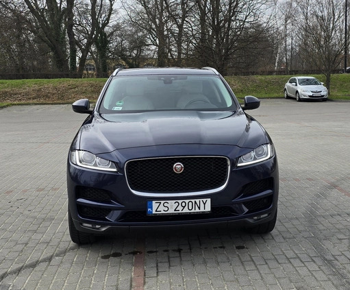 Jaguar F-Pace cena 109900 przebieg: 154000, rok produkcji 2016 z Hel małe 106